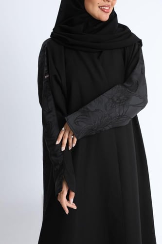 عباية جاكار من الخلف مع كسرة نصف كلوش