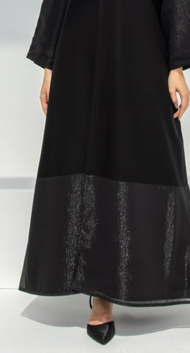 عباية سوداء نصف كلوش أسود لامع