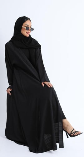 عباية نصف كلوش أسود مقلم