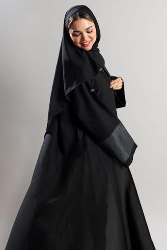 عباية سوداء أكمام جاكار مربعات لامعة