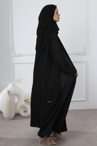 عباية سوداء لمعة ناعمة