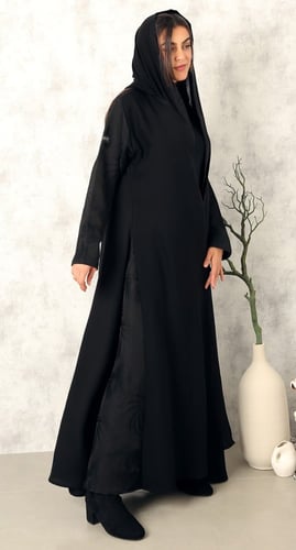 عباية كلوش تطريز جانبي وبالأكمام