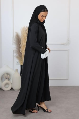 عباية كريب أمريكي كلوش وأكمام بيضاء بأزرار