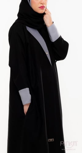 عباية بـ ياقة لونين