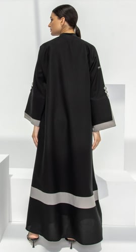 عباية سوداء نصف كلوش تفاصيل رمادي