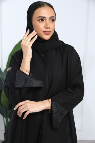 عباية أكمام مفتوحة مبطنة وجاكار جانبي