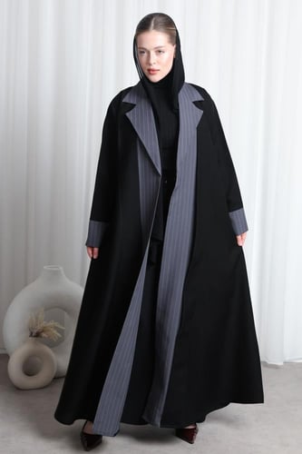 عباية سوداء ياقة رمادي مقلم