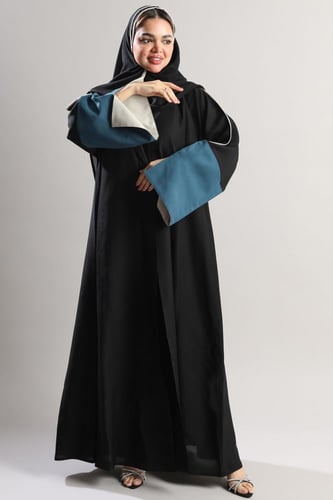 عباية سوداء أكمام نركواز مفتوحة مبطنة وبيج