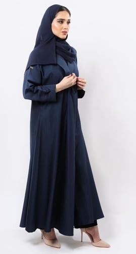 عباية كحلية كلوش ياقة وأكمام مثنية