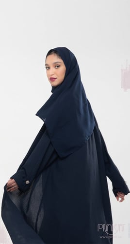 عباية لف باللون الكحلي