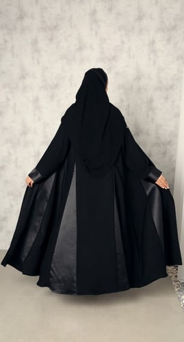 عباية كلوش تفتة جانبية ومن الخلف