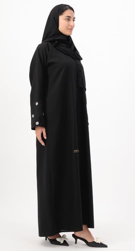 عباية سوداء تطريز أقحوان بالأكمام