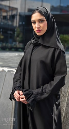 عباية سوداء أكمام كسرات وأزرار