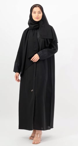 عباية بـ ياقة مقفلة تطريز أسود