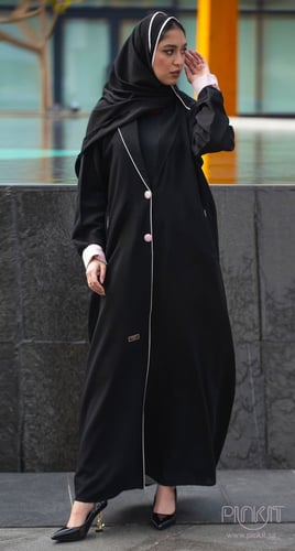 عباية سوداء بتصميم معطف