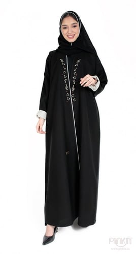 عباية بتطريز نوتات موسيقى