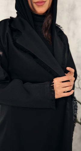 عباية نصف كلوش ياقة هدب