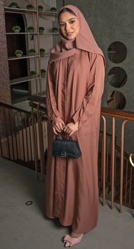 عباية ناعمة لون لحمي