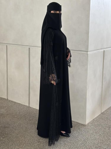 عباية مشاعر