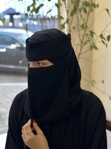 نقاب بمطاط مائل وربطة إغلاق (وسط ) 113