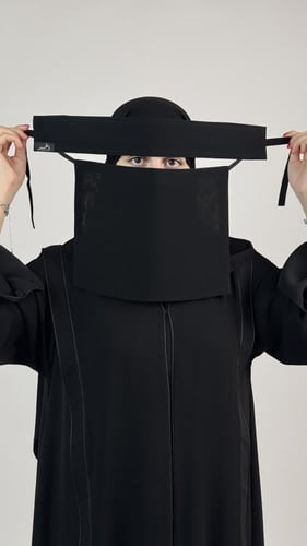 نقاب وسط مقوى بمطاط/ 1 مائل