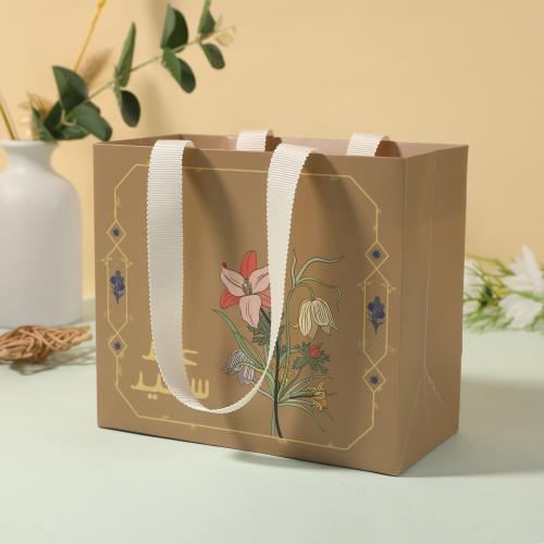 أكياس توزيعات العيد فاخرة بعبارة " عيد سعيد" لون ب...