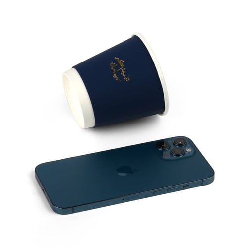 كوب ورق مخمل باللون الكحلي بعبارة " عيدكم مبارك "...