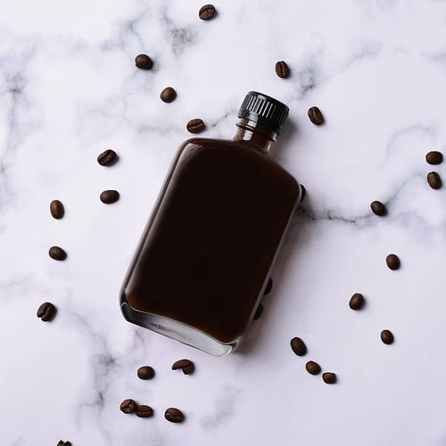 مجموعة ( 12 ) قارورة زجاجية للمشروبات بغطاء أسود-...