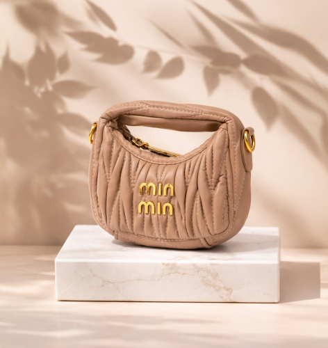 حقيبة جلد للأطفال بتصميم عصري وأنيق باللون البني