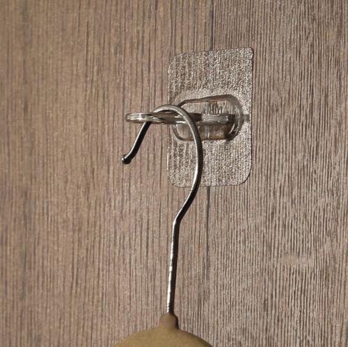 عامود حامل الستائر ذاتي اللصق - (4) حبات | 6*6سم