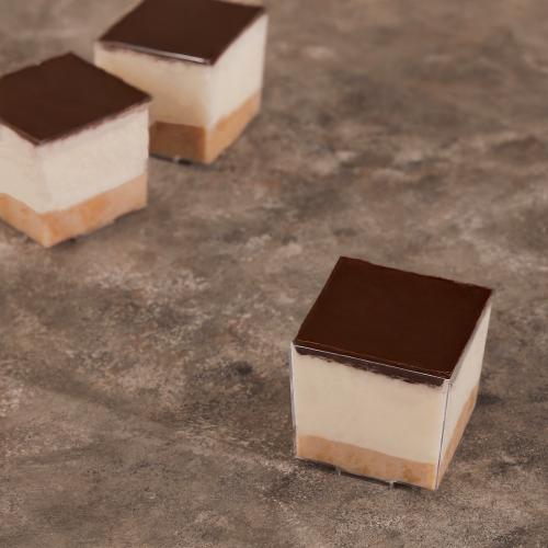 علبة اكريليك مربعة شفافة فاخرة للتقديمات -(24) حبة...