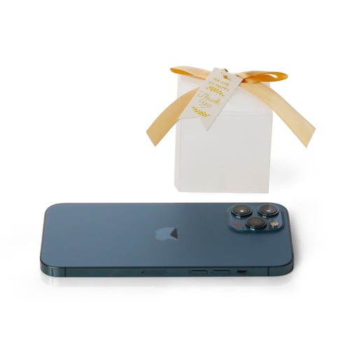 علب توزيعات بلاستيك شفافة بشريطة ذهبية + تعليقة ور...