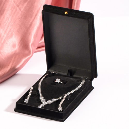 علبة مجوهرات مخمل أسود