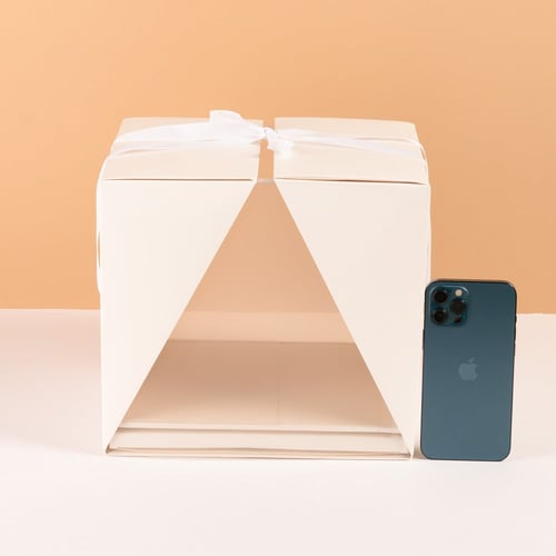 صندوق الكيك الفاخر بلون أبيض ونوافذ شفافة مع شريطة...