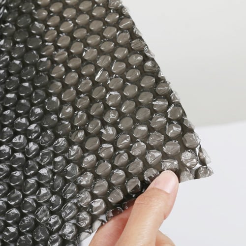 رول فقاعات هواء أسود لتغليف الشحنات