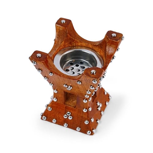 مبخرة خشبية هندية مزخرفة بمسامير معدنية لامعة