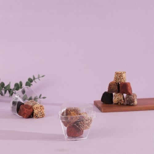 كاسات حلى بلاستيك شفافة بغطاء فاخرة -(50) حبة | 65...