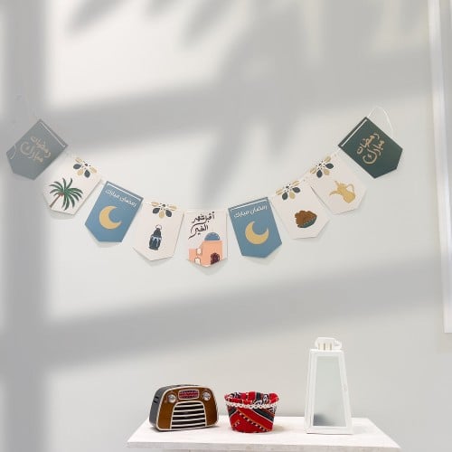 تعليقات زينة رمضانية اللون أخضر بعبارة " رمضان مبا...