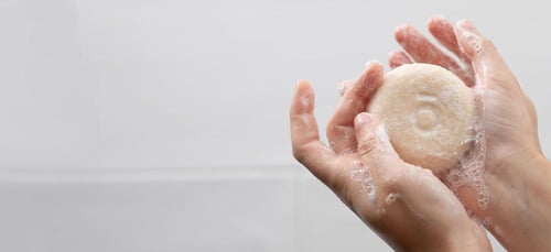 شامبو شعر (صلب) بالزيوت العطرية الطبيعية (نساء/رجا...