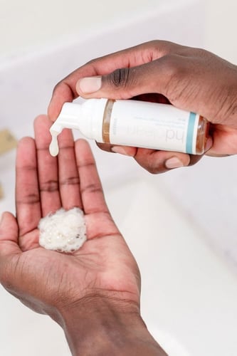 غسول الوجه بالرغوة الطبيعية للعناية بالبشرة (HD Cl...