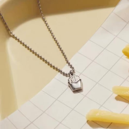 قلادة اعضاء فرقة سفنتين