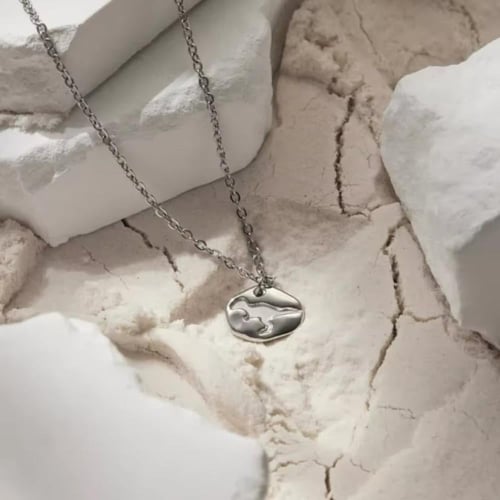 قلادة اعضاء فرقة سفنتين