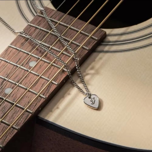 قلادة اعضاء فرقة سفنتين