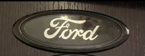 علامات فورد فكتوريا وتورس