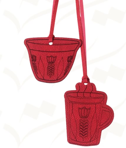 تعليقات من الجلد بشكل بيالة او فنجال