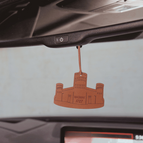 تعليقة من الجلد بشكل المصمك