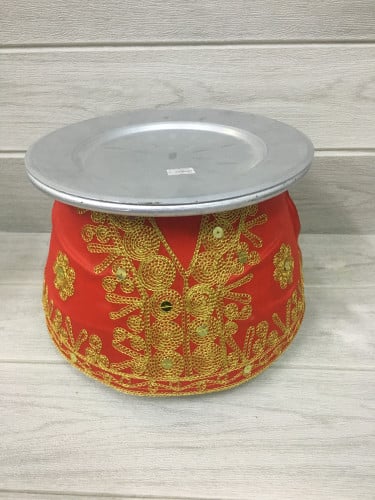 فدر شعبي لتقديم الحلويات مقاس كبير مطرز بحريني