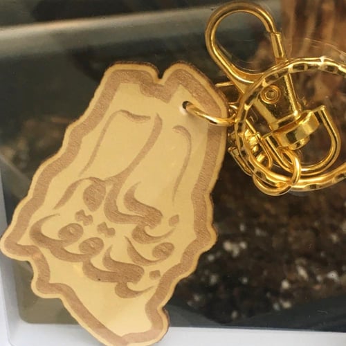 ميداليات من الجلد بشعار اليوم الوطني