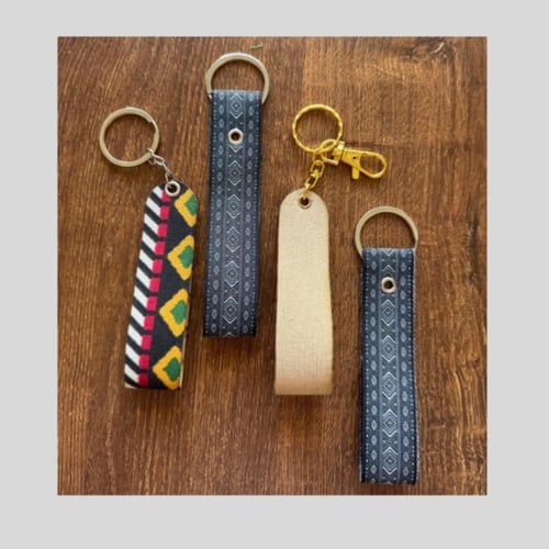 ميداليات مفتاح بنقوش سدو