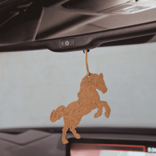 تعليقة المملكة العربية السعودية بشكل ( جمل - صقر -...